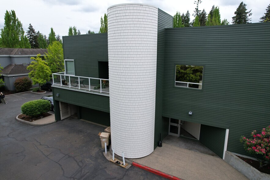 3990 Collins Way, Lake Oswego, OR à vendre - Photo du bâtiment - Image 3 de 17