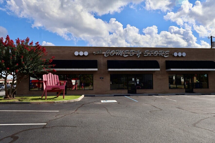 217 Eisenhower Dr, Savannah, GA à louer - Photo du bâtiment - Image 3 de 5