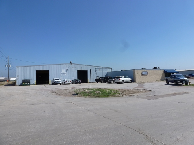 2301 Bridgeport Dr, Sioux City, IA for lease - Primary Photo - Image 1 of 12