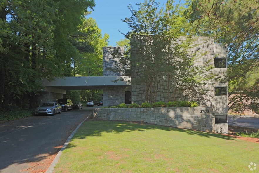 3700 Longview Dr, Chamblee, GA for sale - Primary Photo - Image 1 of 24