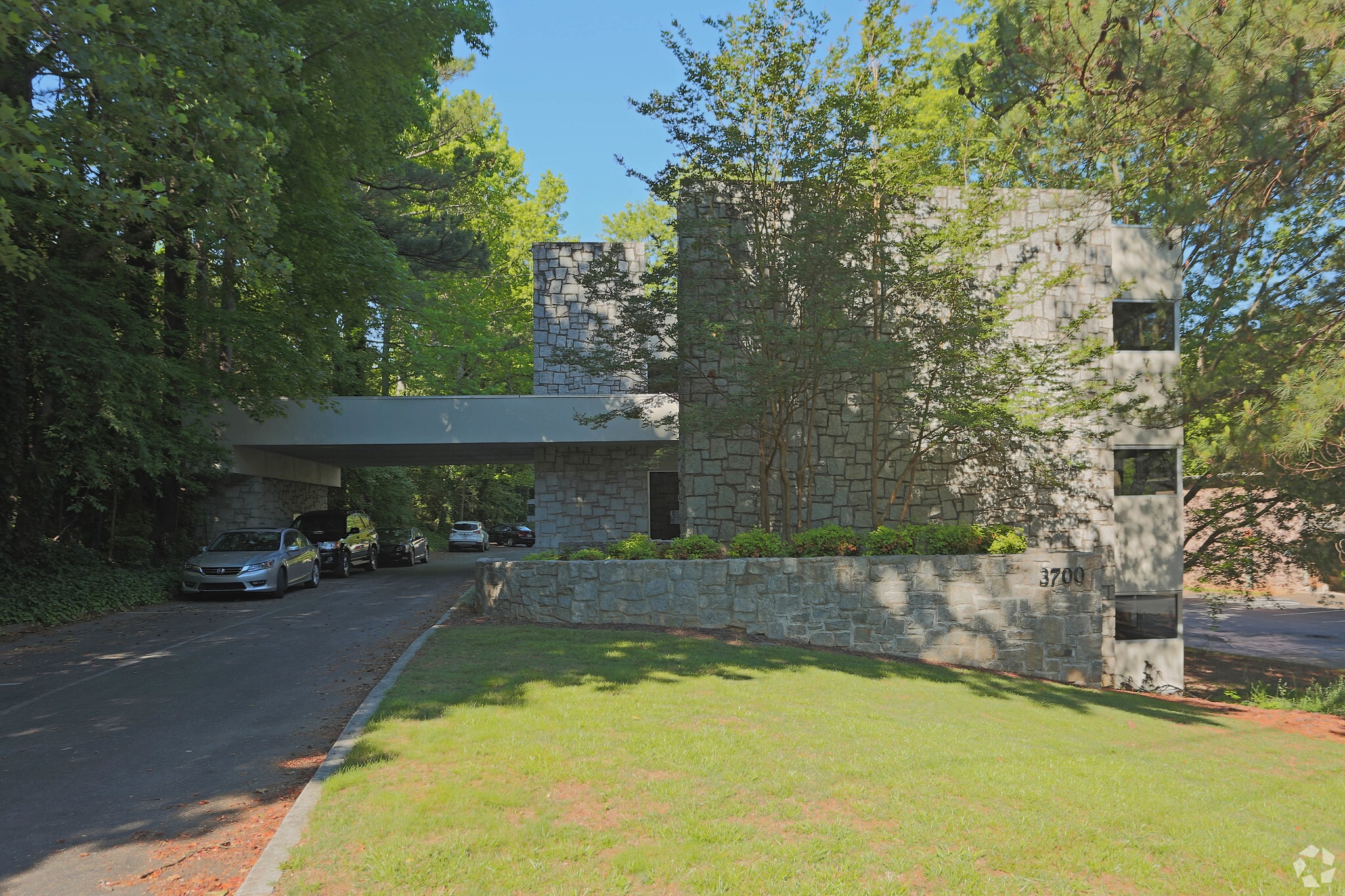 3700 Longview Dr, Chamblee, GA for sale Primary Photo- Image 1 of 25