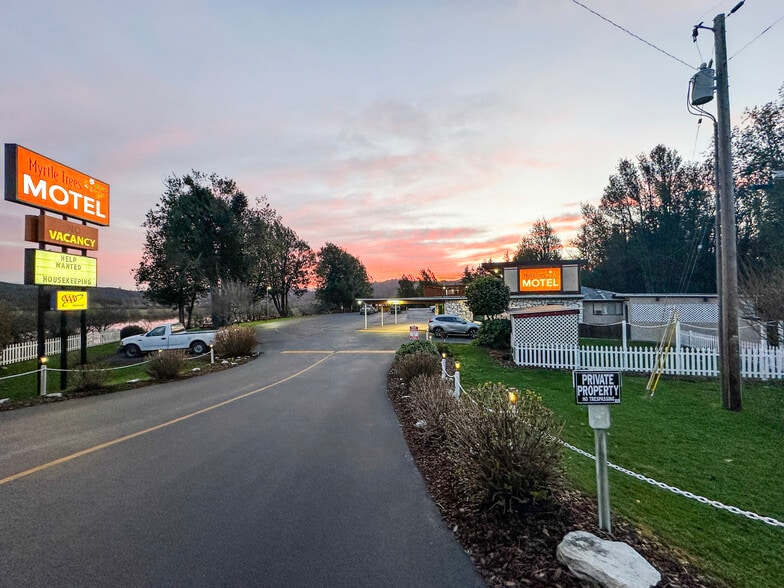 1010 8th St, Myrtle Point, OR for sale - Building Photo - Image 2 of 10
