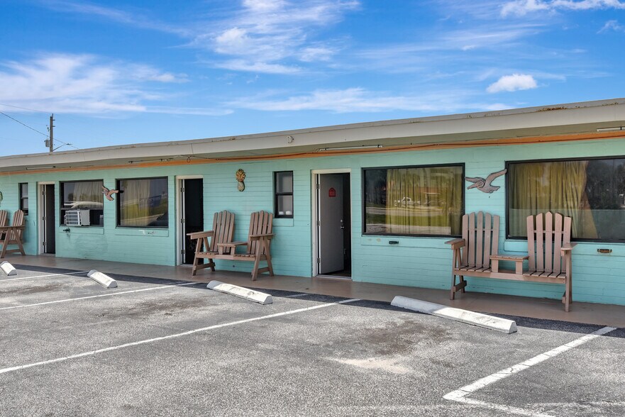 808 S Atlantic Ave, Daytona Beach, FL à vendre - Photo du bâtiment - Image 3 de 37