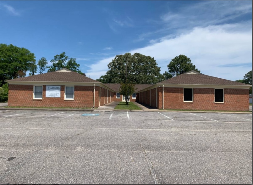 3692 S Plaza Trl, Virginia Beach, VA à louer - Photo du bâtiment - Image 1 de 13