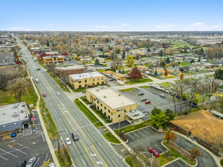 PNC Bank Anchored Multi-Tenant Buildings portefeuille de 2 propriétés à vendre sur LoopNet.ca - Photo du bâtiment - Image 3 de 6