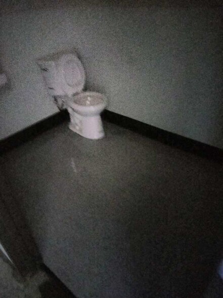 2831 E White Star Ave, Anaheim, CA à louer - Photo du bâtiment - Image 3 de 4