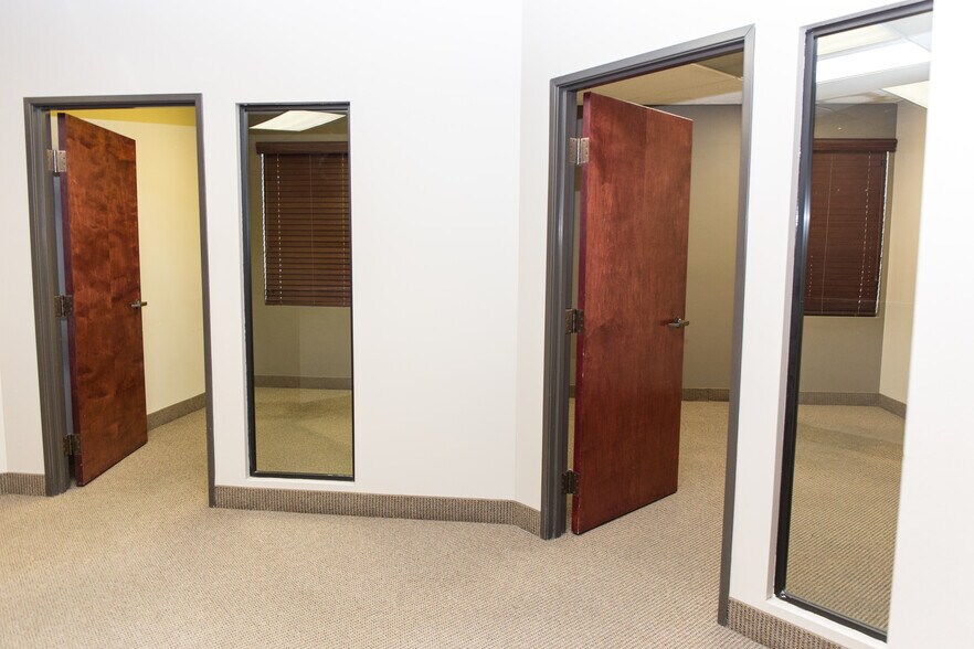 40 N Center St, Mesa, AZ à louer - Photo du bâtiment - Image 3 de 11
