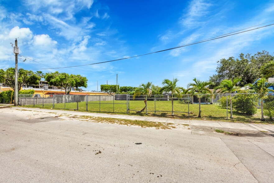 2141 & 2177 NW 86th St, Miami, FL à vendre - Photo du bâtiment - Image 3 de 12