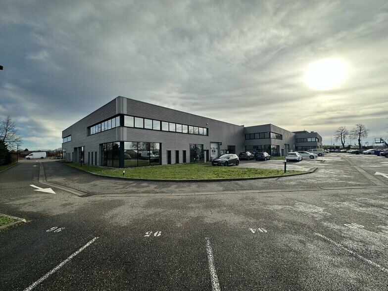 Industrial in Niederhausbergen for lease - Building Photo - Image 2 of 7