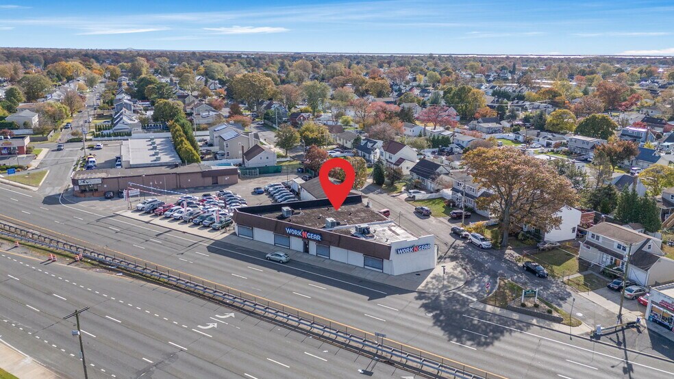 150 W Sunrise Hwy, Lindenhurst, NY à louer - Photo du bâtiment - Image 3 de 29