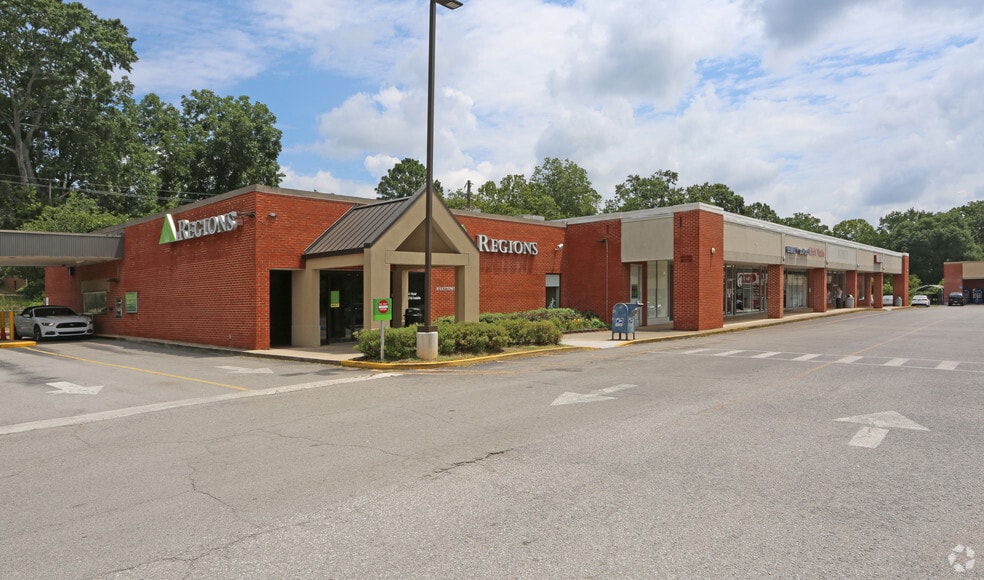 109-143 Hueytown Plz, Bessemer, AL for sale - Building Photo - Image 2 of 6