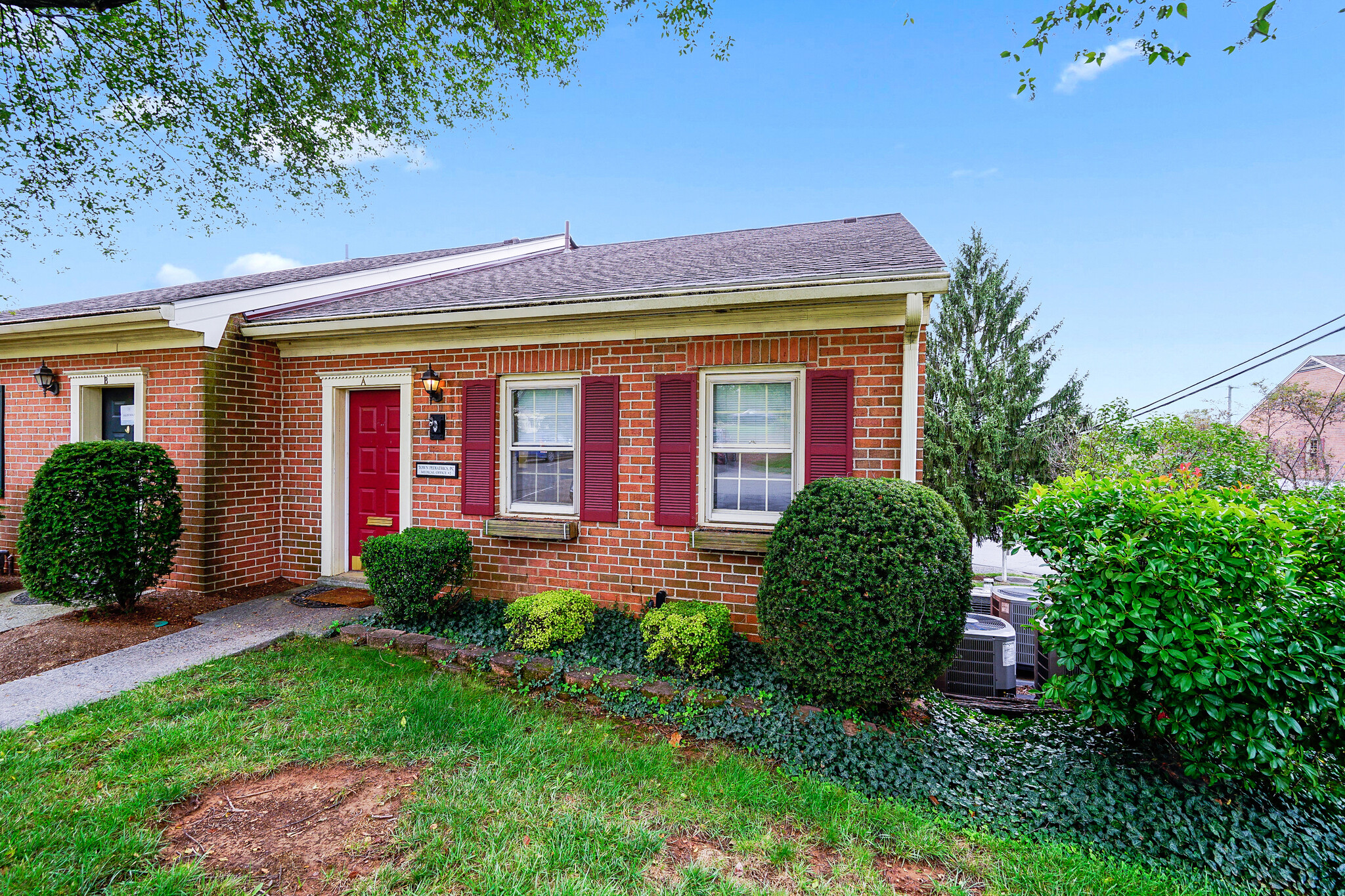 823 S King St, Leesburg, VA à vendre Photo du bâtiment- Image 1 de 1