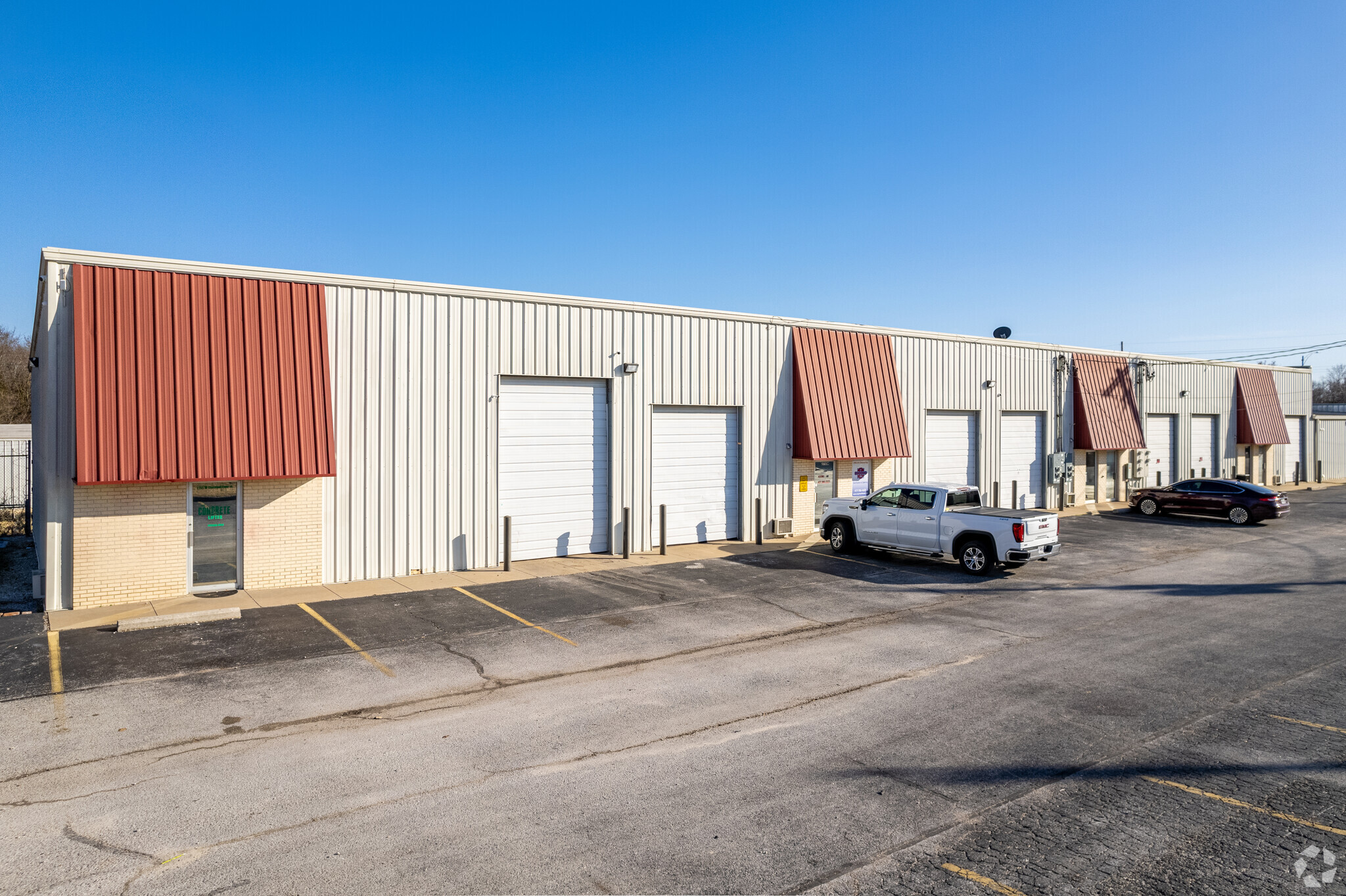 2755 W Chestnut Expy, Springfield, MO for sale Building Photo- Image 1 of 1