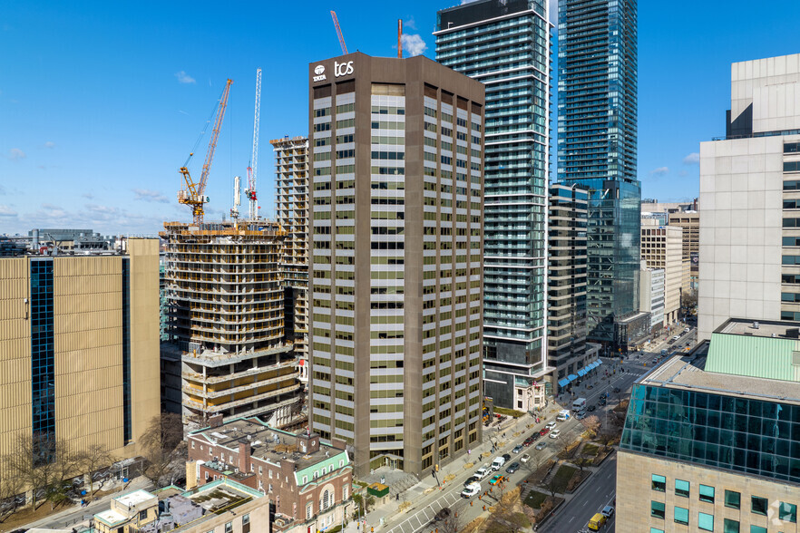 400 University Ave, Toronto, ON à louer - Photo du bâtiment - Image 1 de 5