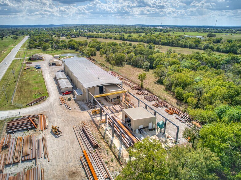 CRANE 1 PORTFOLIO portefeuille de 2 propriétés à vendre sur LoopNet.ca - Photo du bâtiment - Image 2 de 7