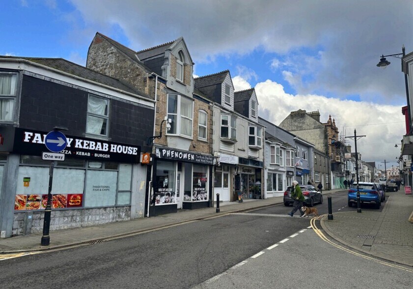 46 Trelowarren St, Camborne à louer - Photo du bâtiment - Image 2 de 3