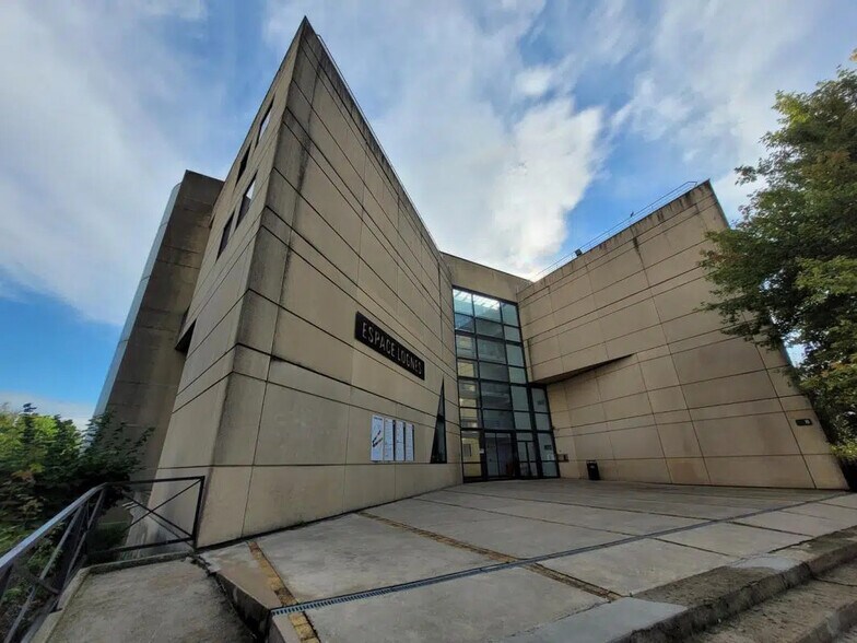 Bureau dans Lognes à louer - Photo du bâtiment - Image 3 de 8
