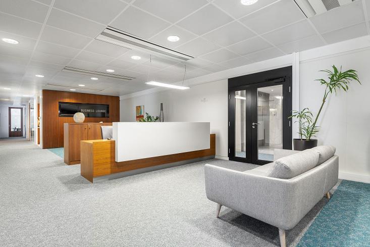 Office in  for lease - Lobby - Image 3 of 10