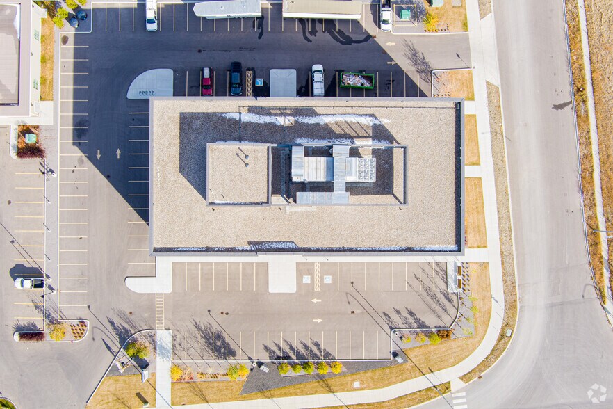 106 Southbank Rd, Okotoks, AB à louer - Aérien - Image 1 de 1