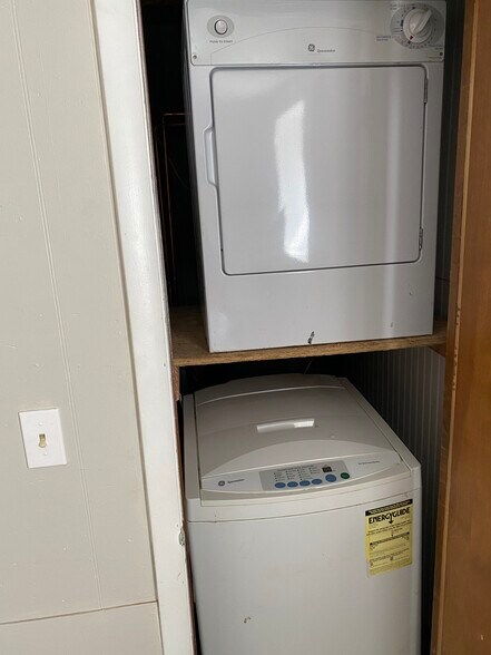 740 E Douglas Ave, Jacksonville, IL à vendre - Photo du bâtiment - Image 2 de 6