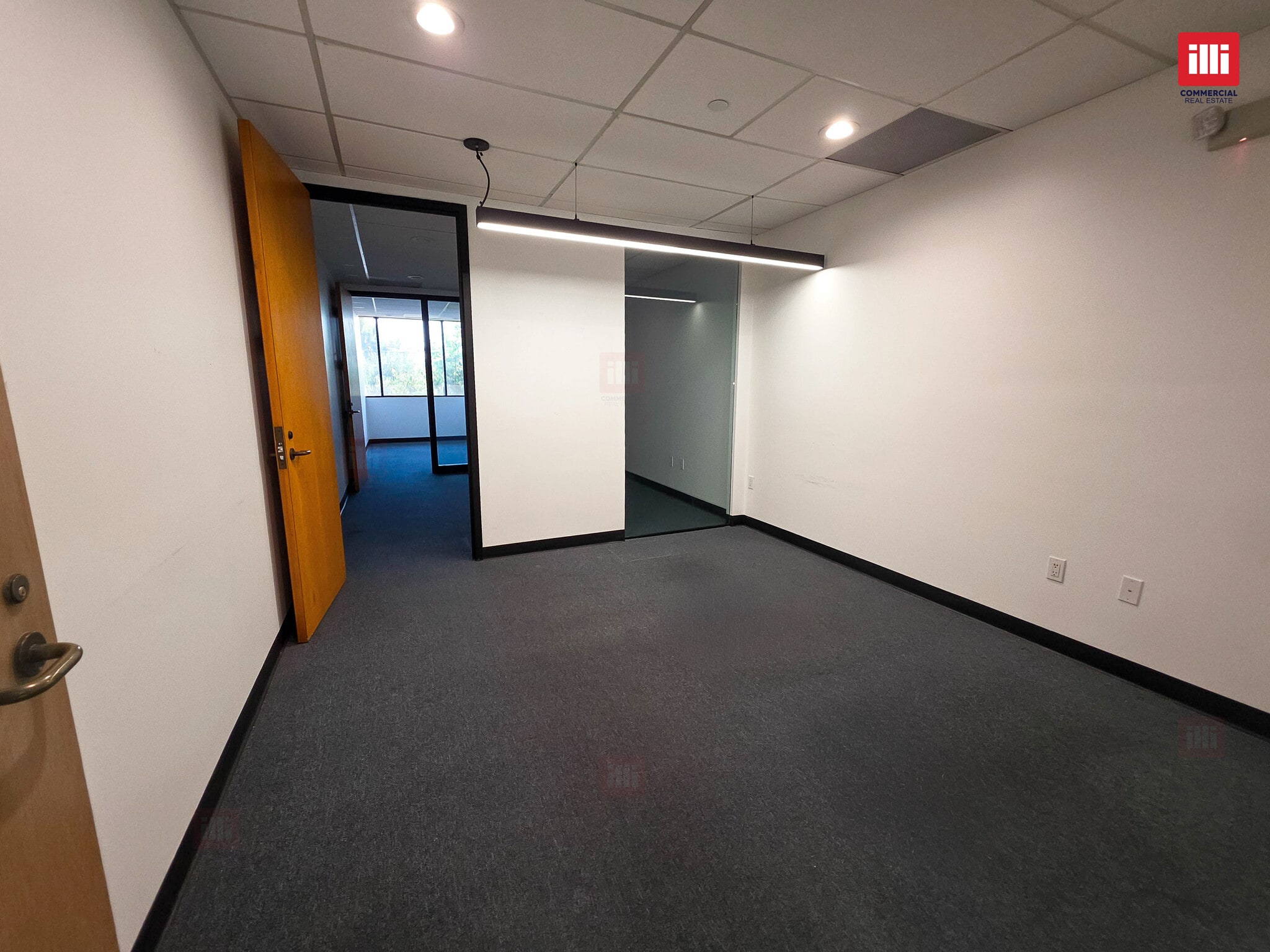 5121 Van Nuys Blvd, Sherman Oaks, CA for lease Interior Photo- Image 1 of 4