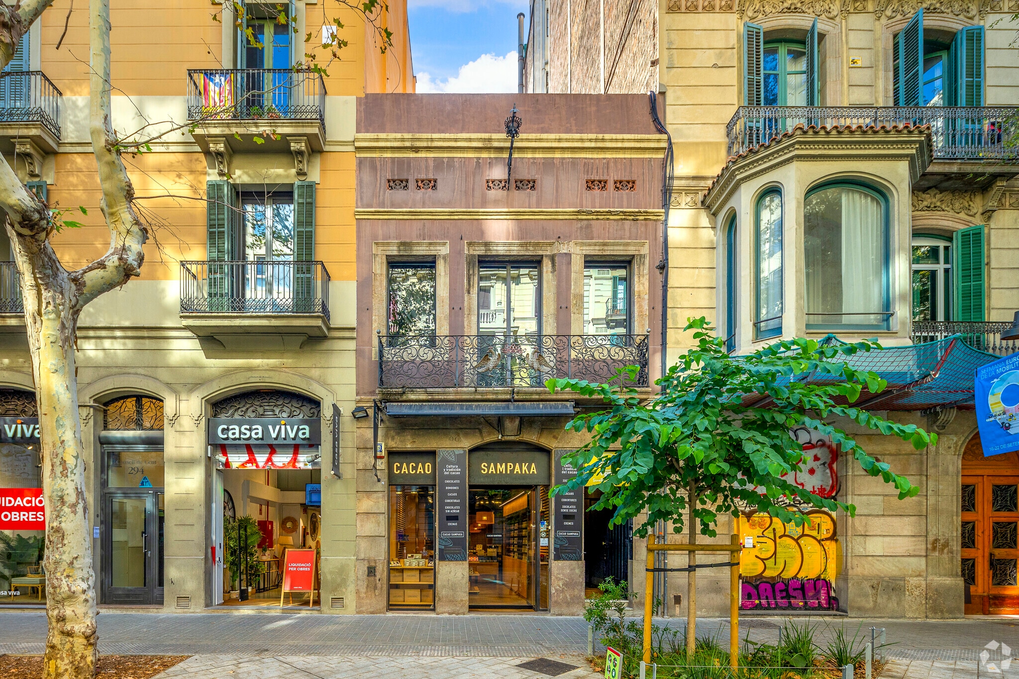 Retail in Barcelona, Barcelona for lease Primary Photo- Image 1 of 3
