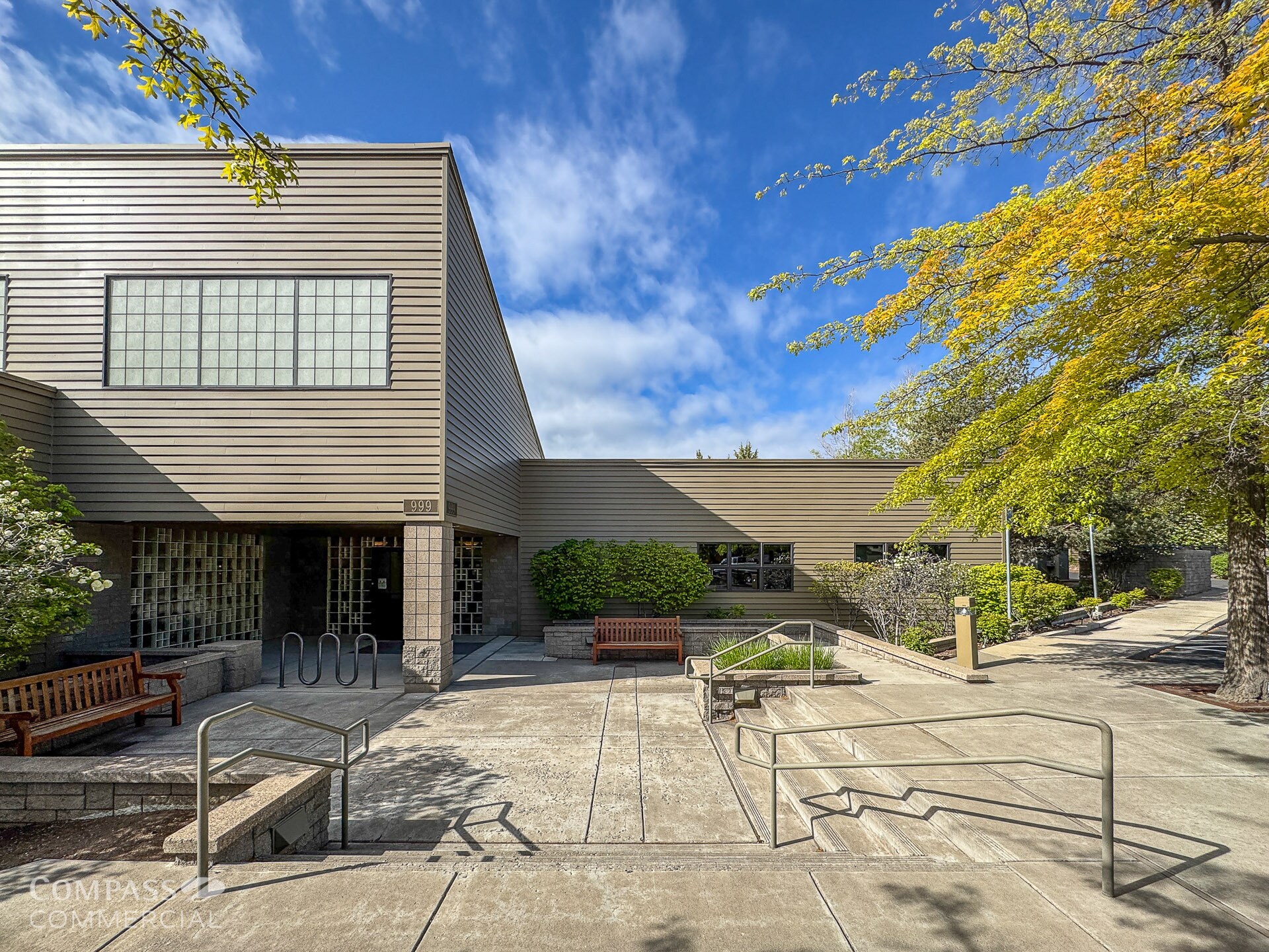 960-1005 SW Disk Dr, Bend, OR à louer Photo du bâtiment- Image 1 de 8