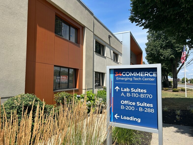34 Commerce Way, Woburn, MA à louer - Photo du bâtiment - Image 2 de 9