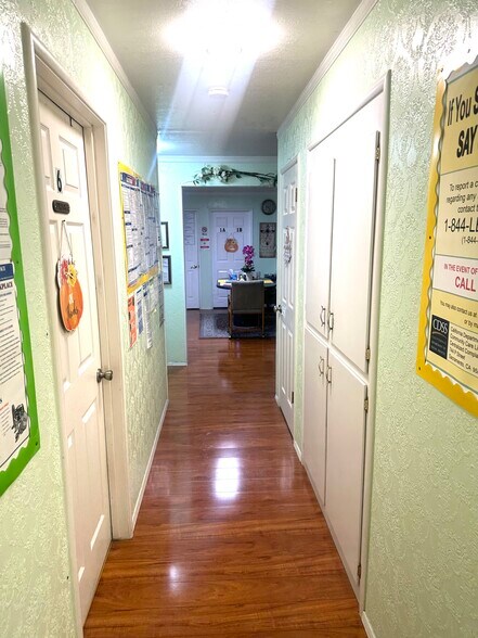 1923 Fallen Leaf Dr, Santa Rosa, CA à vendre - Photo du bâtiment - Image 2 de 4