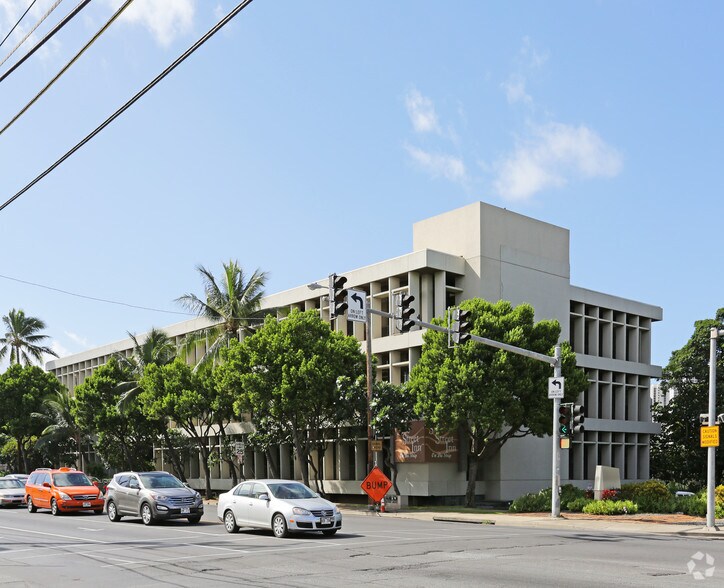 614 Kapahulu Ave, Honolulu, HI for sale - Building Photo - Image 3 of 9