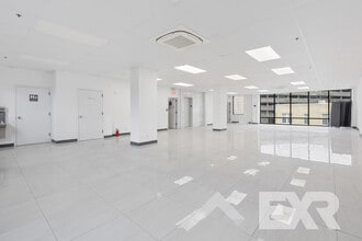 4112 77th St, Elmhurst, NY for lease Interior Photo- Image 2 of 5