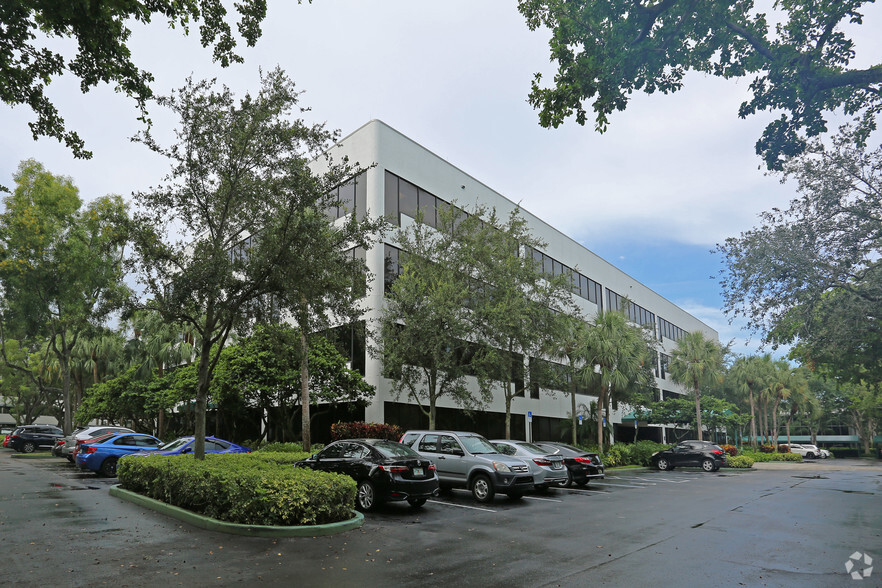 2101 NW Corporate Blvd, Boca Raton, FL à louer - Photo principale - Image 1 de 22