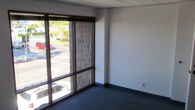 1277 Garnet Ave, San Diego, CA for lease Interior Photo- Image 2 of 2
