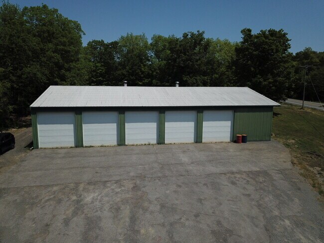 Plus de détails pour 1932 Berne Altamont Rd, Village of Altamont, NY - Industriel à louer