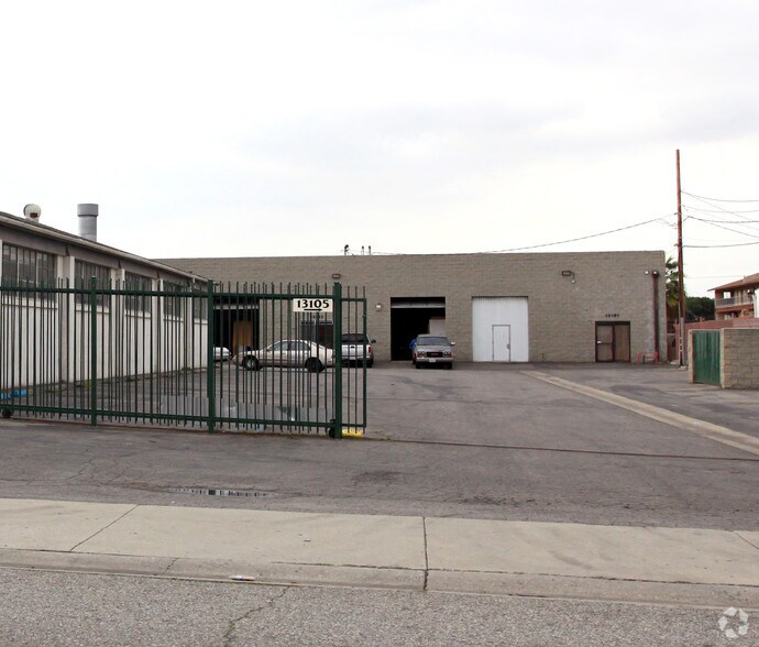 13105-13105 Yukon Ave, Hawthorne, CA for sale - Building Photo - Image 3 of 3