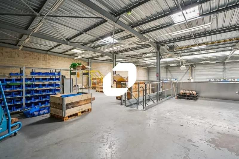 Office in Chilly-Mazarin for lease - Building Photo - Image 3 of 11