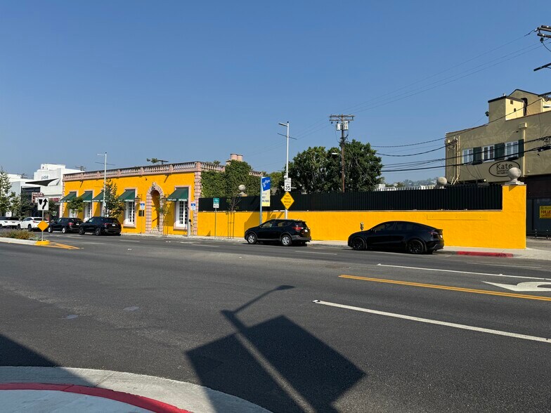 8435 Melrose Ave, West Hollywood, CA à louer - Photo du bâtiment - Image 3 de 8