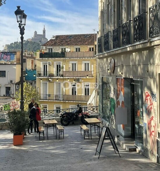 Retail in Marseille for lease - Building Photo - Image 1 of 9