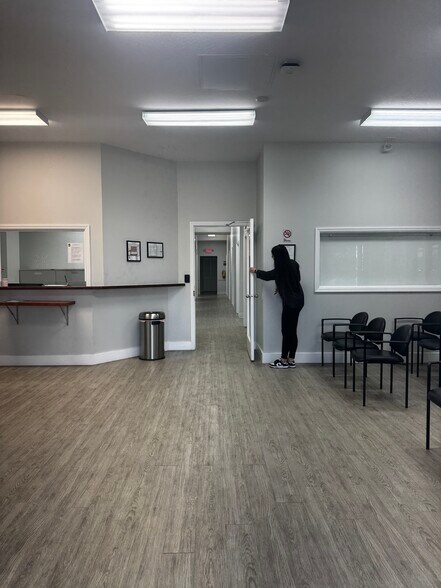 8500 SW 8th St, Miami, FL à louer - Photo du bâtiment - Image 3 de 20