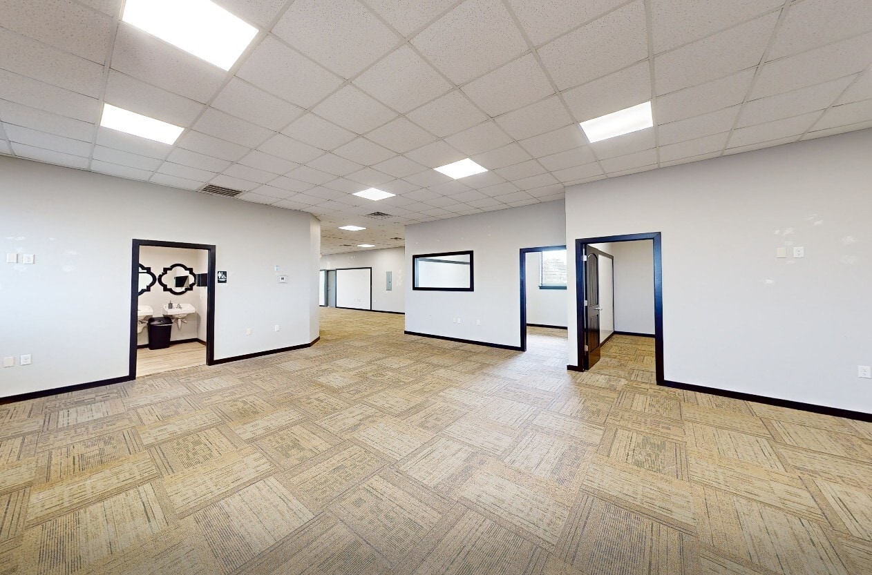 1716 Signal Ridge Dr, Edmond, OK 73013 - Unit A - - Interior Photo - Image 1 of 7