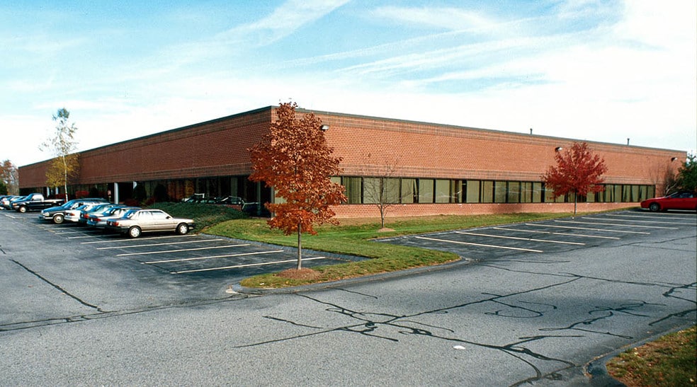 100 Griffin Brook Park Dr, Methuen, MA for lease - Building Photo - Image 2 of 4
