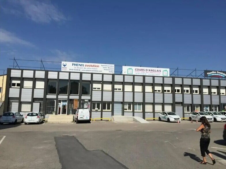 Commerce de détail dans Venelles à louer - Photo du bâtiment - Image 1 de 6