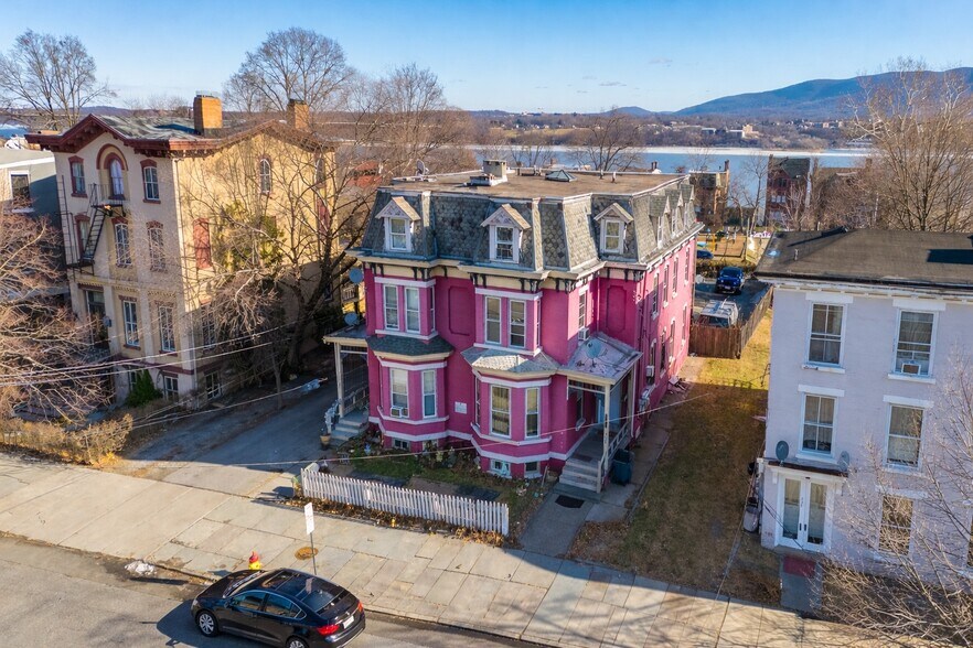 238 Grand St, Newburgh, NY à vendre - Photo du bâtiment - Image 2 de 23