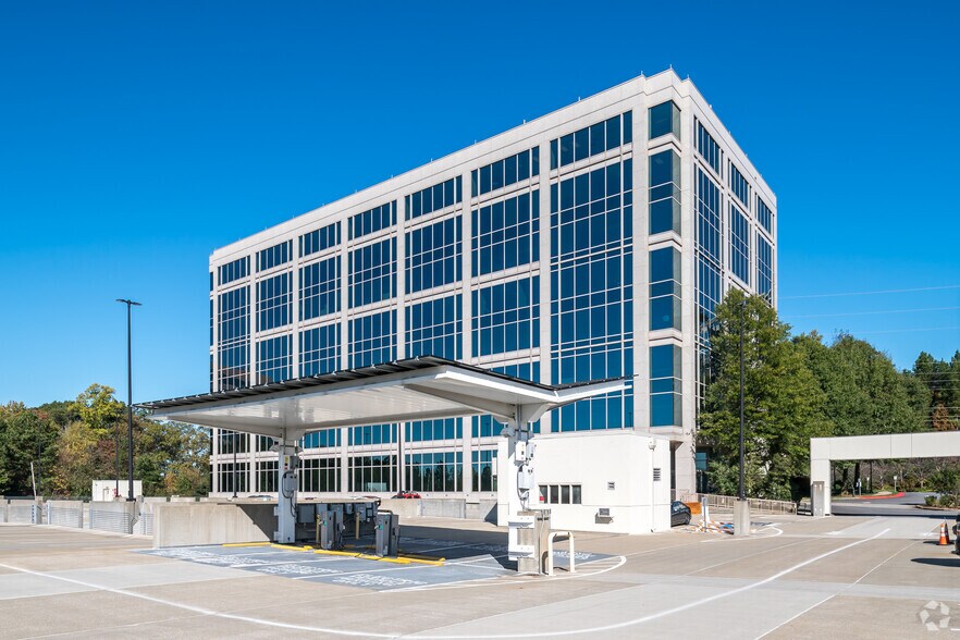 2018 Powers Ferry Rd SE, Atlanta, GA à louer - Photo du bâtiment - Image 2 de 10