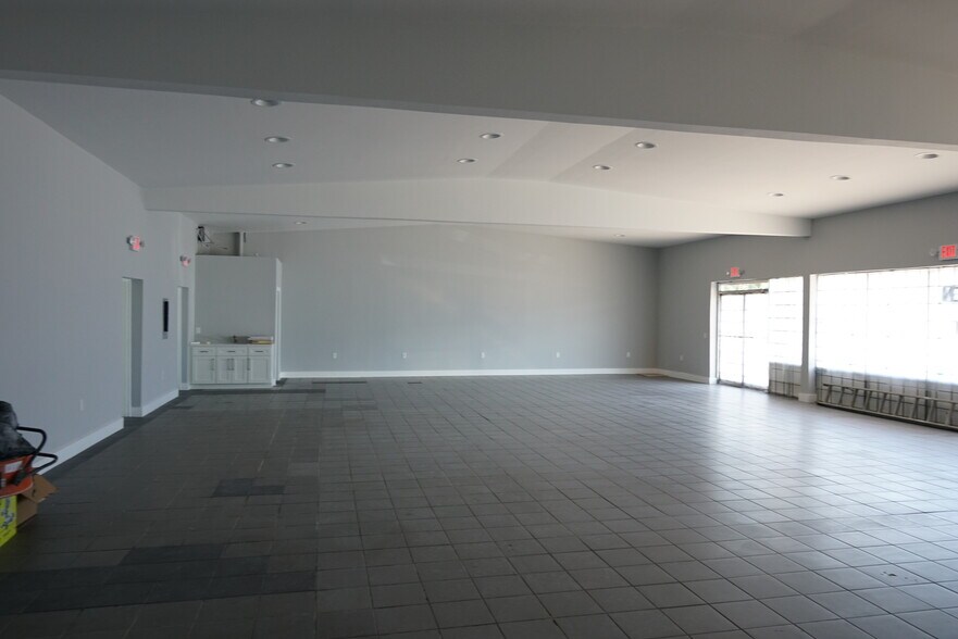 4561 W Atlantic Ave, Delray Beach, FL à louer - Photo du bâtiment - Image 3 de 6