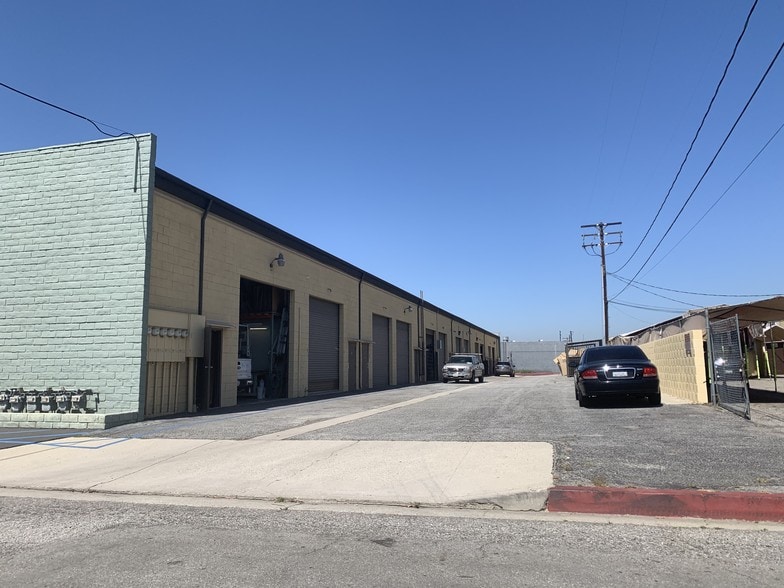 1001-1025 W Foothill Blvd, Azusa, CA for lease - Building Photo - Image 3 of 19