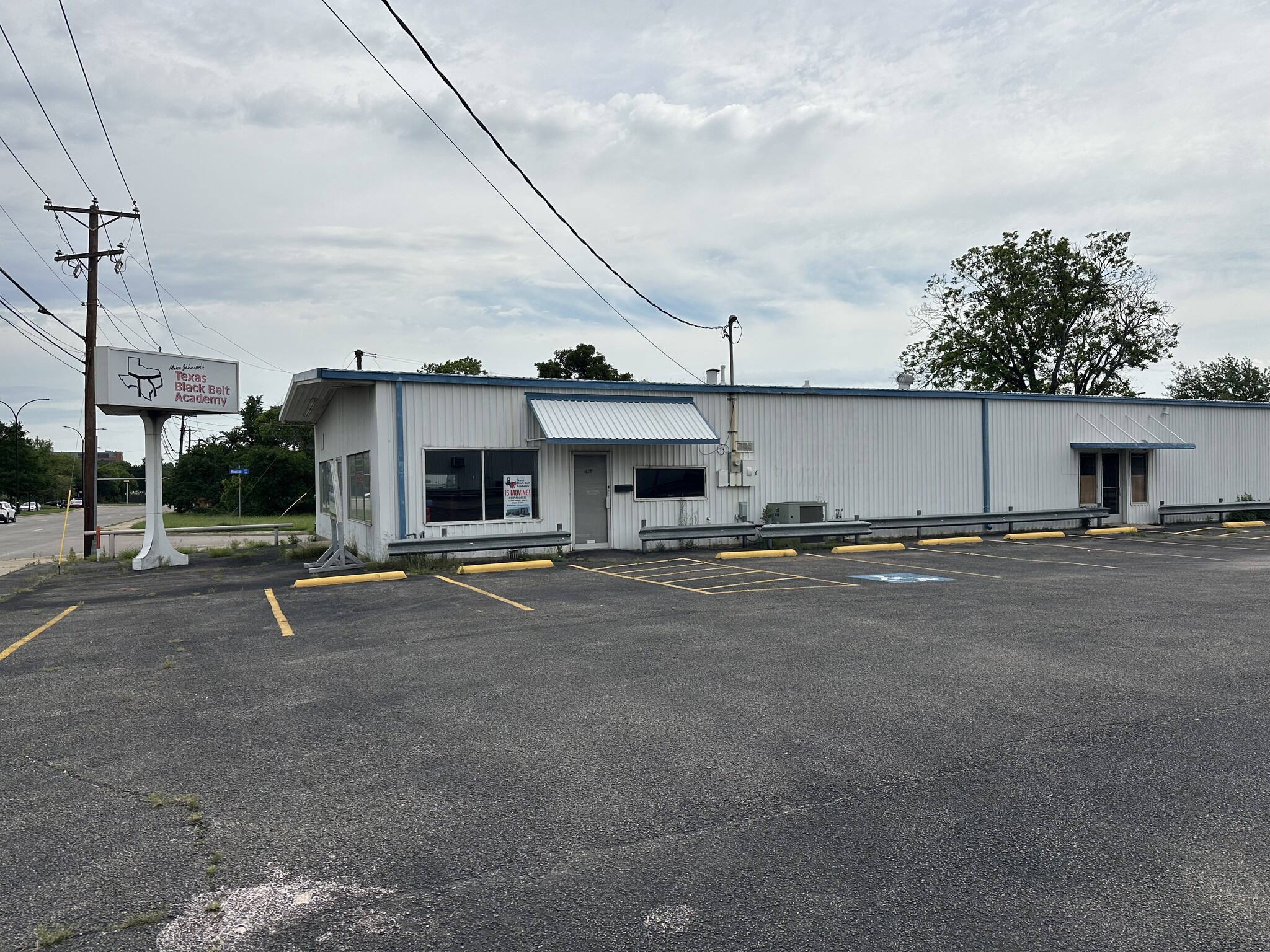 425 N Cooper St, Arlington, TX for lease Building Photo- Image 1 of 4