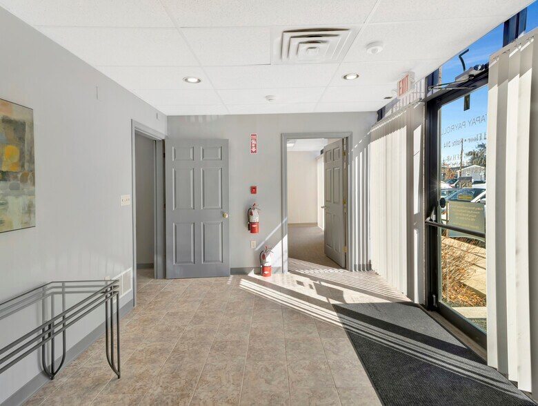 125 High St, Mansfield, MA à louer - Photo intérieure - Image 3 de 23