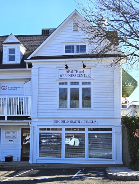 109 Danbury Rd, Ridgefield, CT à louer - Photo du bâtiment - Image 1 de 5