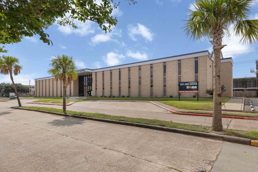 2045 Space Park Dr, Houston, TX à vendre - Photo du bâtiment - Image 1 de 18